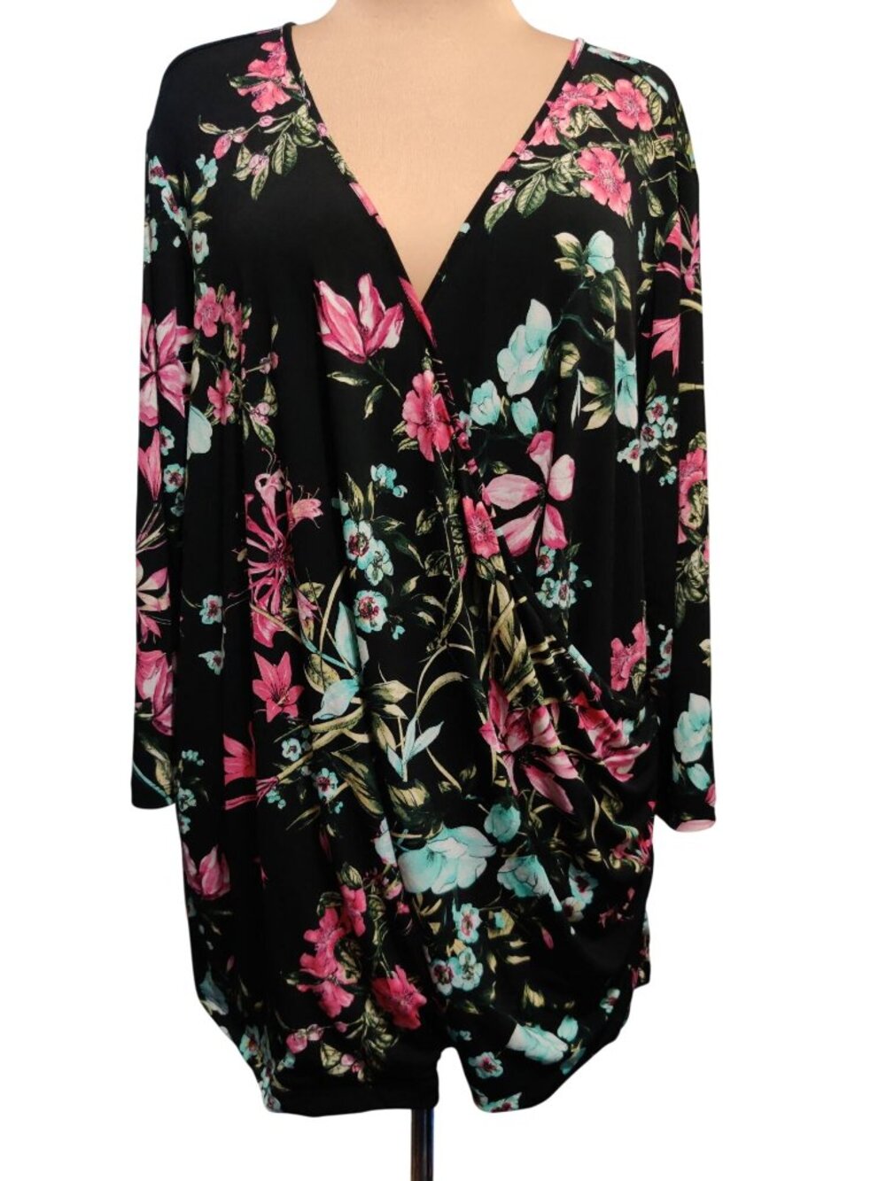 Avenue Tunic Plus Size 26 28 Black Floral Faux Wrap Stretch Plus Size Dressy Top